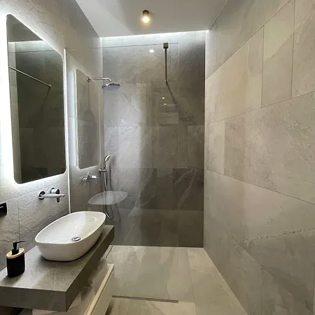 Central Apartments Sarajevo דירה *